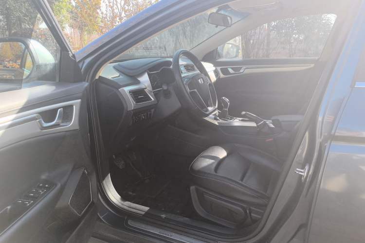 Used Geely Auto Emgrand GL 2017 1.8L Manual Elite Model Interior 1