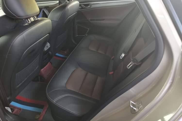 Used Geely Auto Emgrand GL 2017 1.3T DCT Luxury Model Interior 4