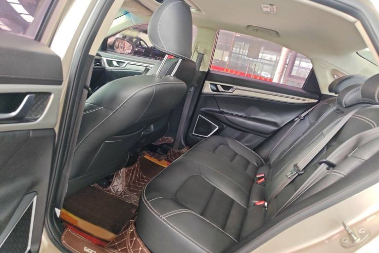 Used Geely Auto Emgrand GL 2017 1.8L DCT Elite Model Interior 4