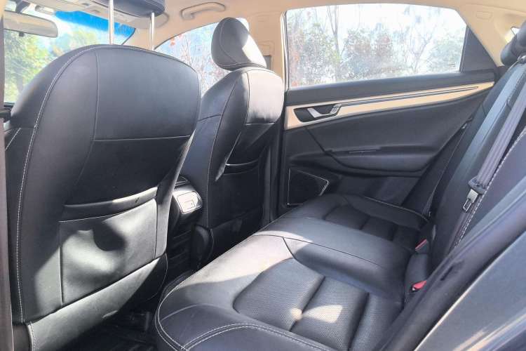 Used Geely Auto Emgrand GL 2017 1.8L Manual Elite Model Interior 5