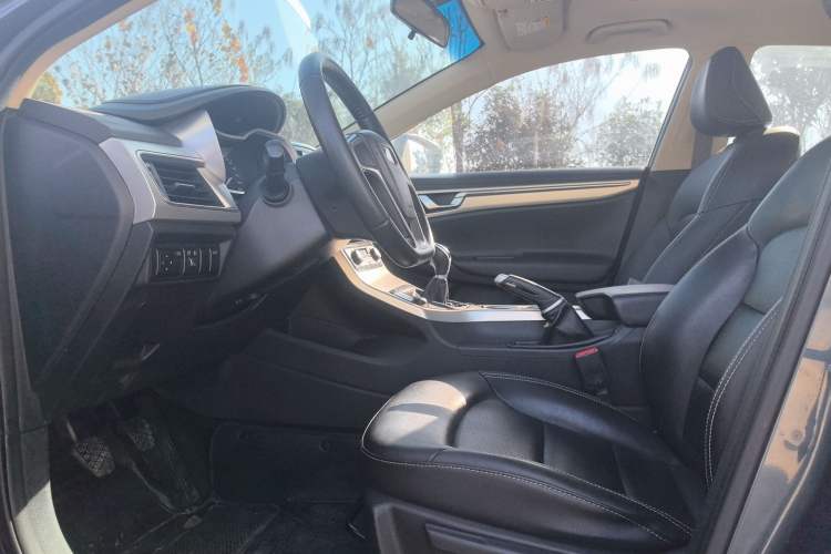 Used Geely Auto Emgrand GL 2017 1.8L Manual Elite Model Interior 6