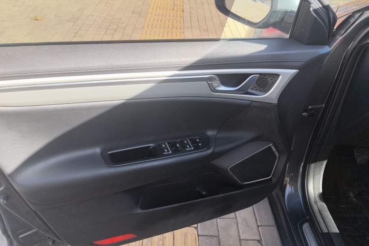 Used Geely Auto Emgrand GL 2017 1.8L Manual Elite Model Interior 7