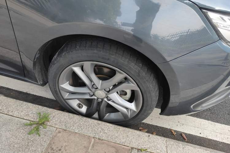 Used Geely Auto Emgrand GL 2017 1.3T DCT Luxury Model Right Front Wheel Hub