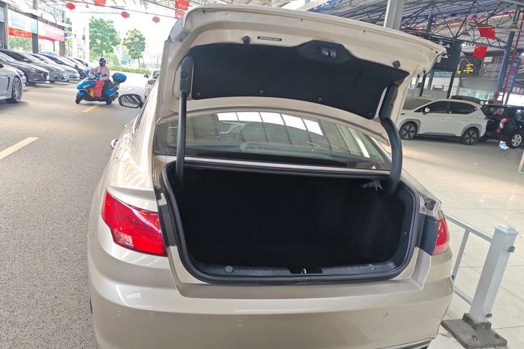 Used Geely Auto Emgrand GL 2017 1.8L DCT Elite Model Trunk