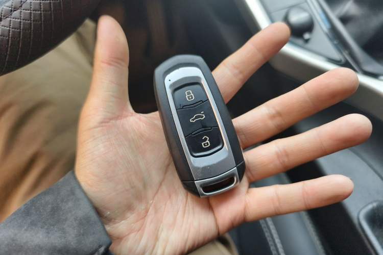 Used Geely Auto Emgrand GL 2017 1.8L Manual Elite Model Vehicle Key