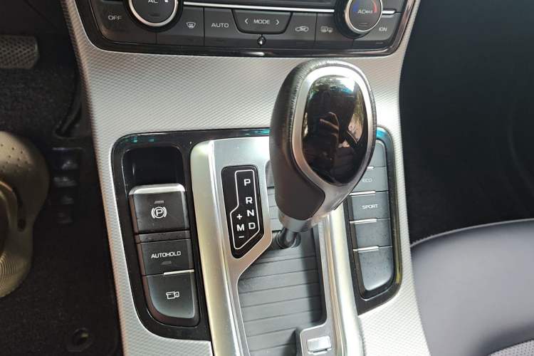 Used Geely Auto Emgrand GL 2017 1.8L DCT Elite Model Gear Lever