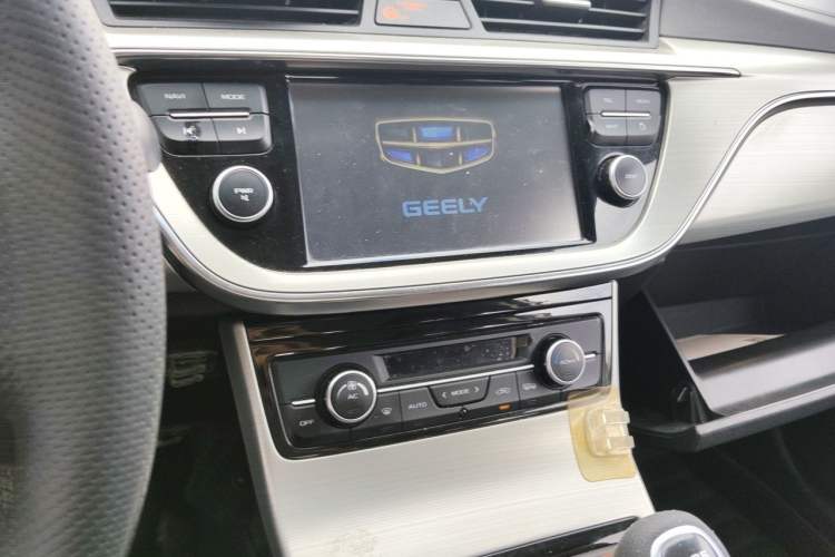 Used Geely Auto Emgrand GL 2017 1.3T Manual Elite Model Audio And AC Panel
