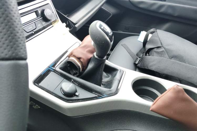 Used Geely Auto Emgrand GL 2017 1.3T Manual Elite Model Gear Lever