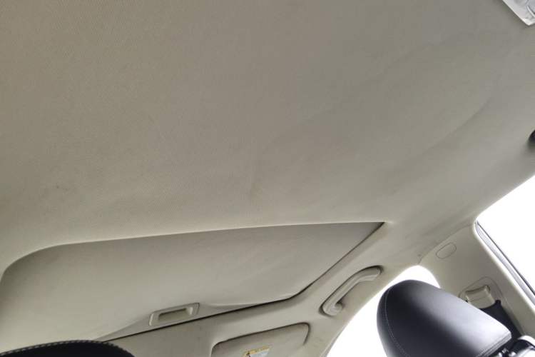Used Geely Auto Emgrand GL 2017 1.3T Manual Elite Model Headliner