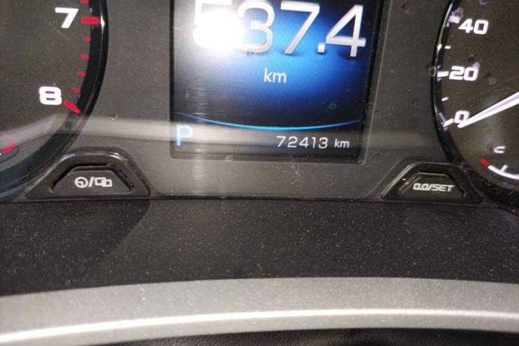Used Geely Auto Emgrand GL 2017 1.8L DCT Elite Model Odometer Close Up