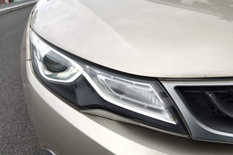 Used Geely Auto Emgrand GL 2017 1.3T Manual Elite Model Right Front Headlight