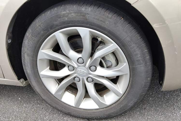 Used Geely Auto Emgrand GL 2017 1.3T Manual Elite Model Right Front Wheel Hub