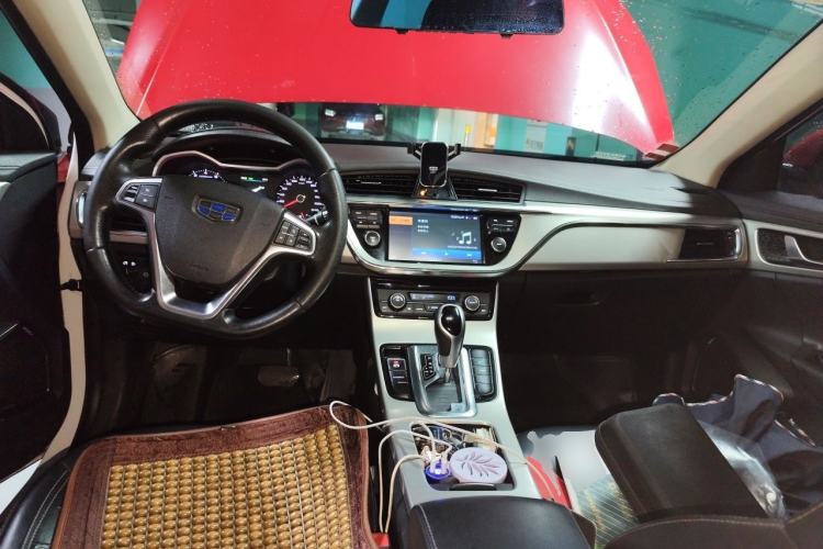 Used Geely Auto Emgrand GL 2017 1.8L DCT Elite Model Center Console