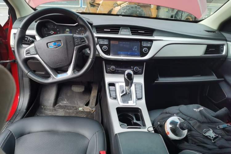 Used Geely Auto Emgrand GL 2017 1.8L DCT Elite Model Center Console