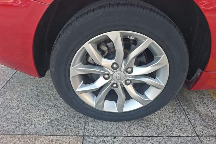 Used Geely Auto Emgrand GL 2017 1.8L Manual Elite Model Exterior 3