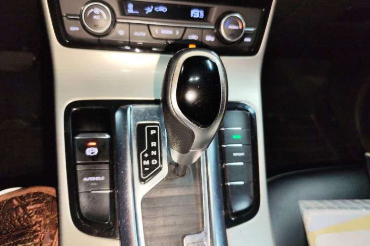 Used Geely Auto Emgrand GL 2017 1.8L DCT Elite Model Gear Lever