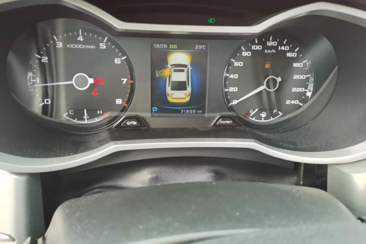 Used Geely Auto Emgrand GL 2017 1.8L DCT Elite Model Odometer Close Up