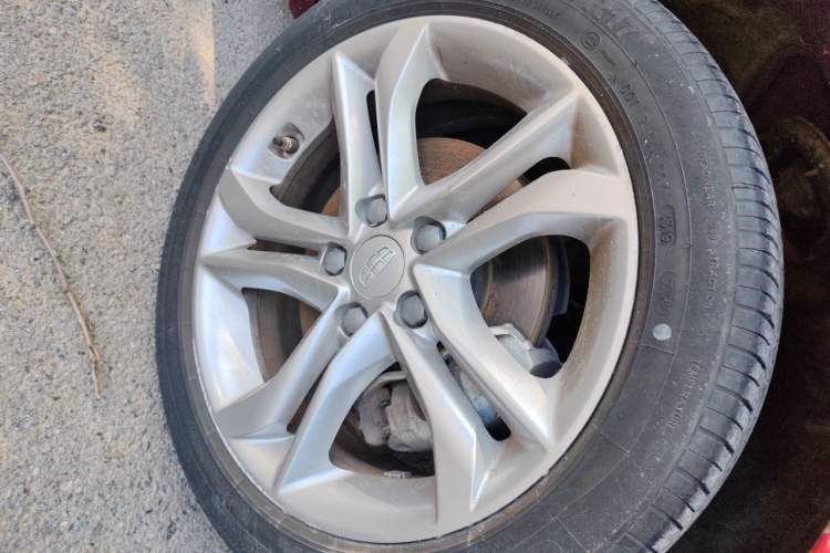 Used Geely Auto Emgrand GL 2017 1.3T DCT Luxury Model Right Front Wheel Hub