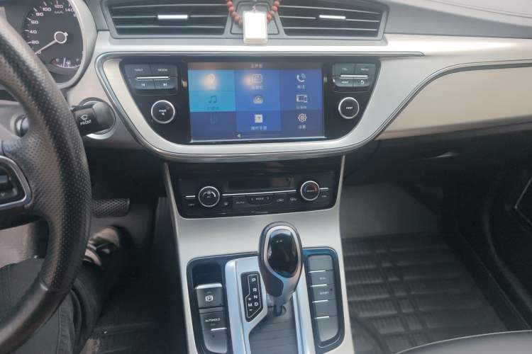 Used Geely Auto Emgrand GL 2017 1.8L DCT Elite Model Audio And AC Panel