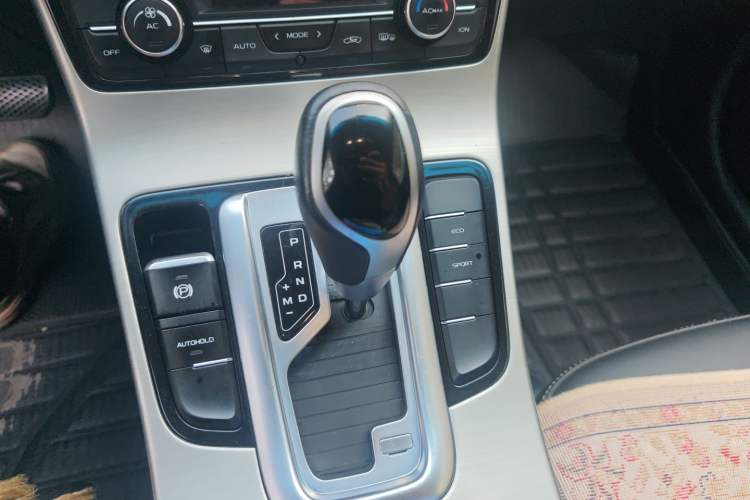Used Geely Auto Emgrand GL 2017 1.8L DCT Elite Model Gear Lever