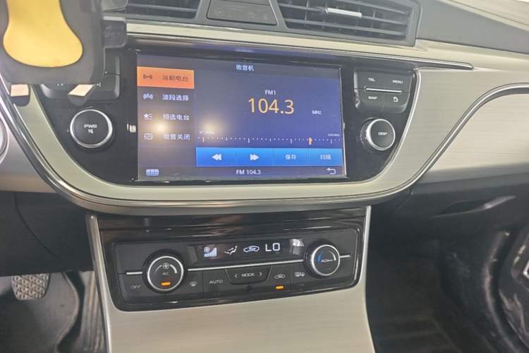 Used Geely Auto Emgrand GL 2017 1.8L Manual Elite Model Audio And AC Panel