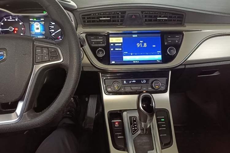Used Geely Auto Emgrand GL 2017 1.8L DCT Elite Model Audio And AC Panel