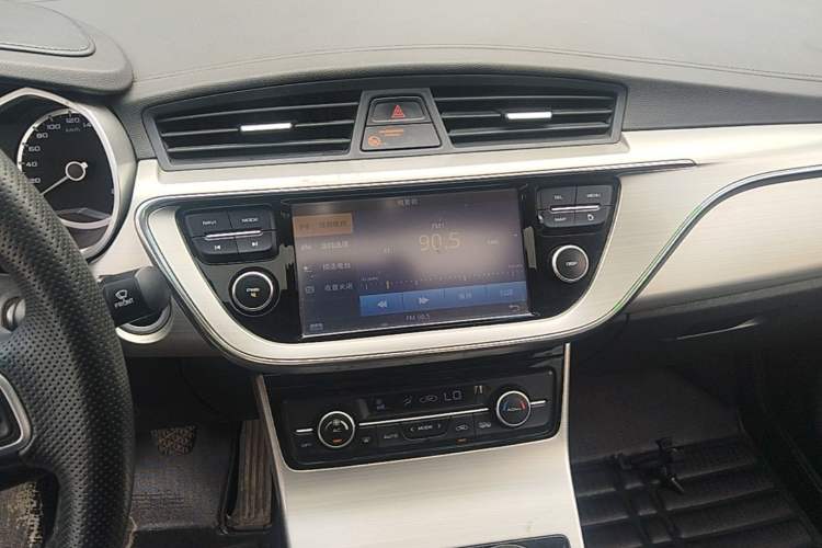 Used Geely Auto Emgrand GL 2017 1.3T Manual Elite Model Audio And AC Panel