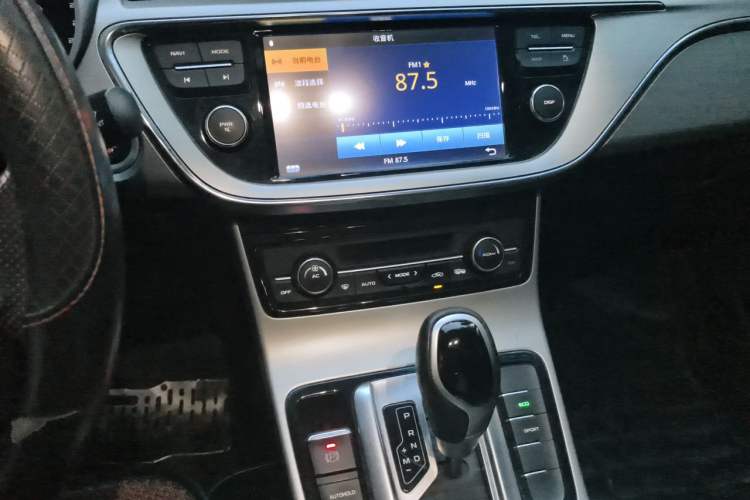 Used Geely Auto Emgrand GL 2017 1.3T DCT Elite Model Audio And AC Panel