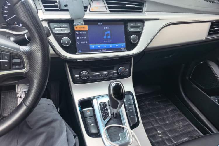 Used Geely Auto Emgrand GL 2017 1.3T DCT Elite Model Audio And AC Panel