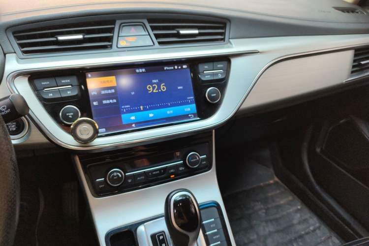 Used Geely Auto Emgrand GL 2017 1.3T DCT Elite Model Audio And AC Panel