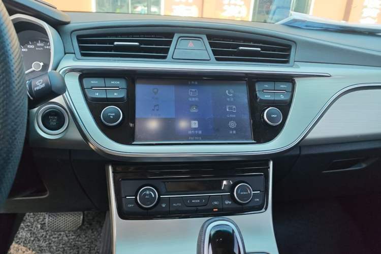 Used Geely Auto Emgrand GL 2017 1.3T DCT Elite Model Audio And AC Panel