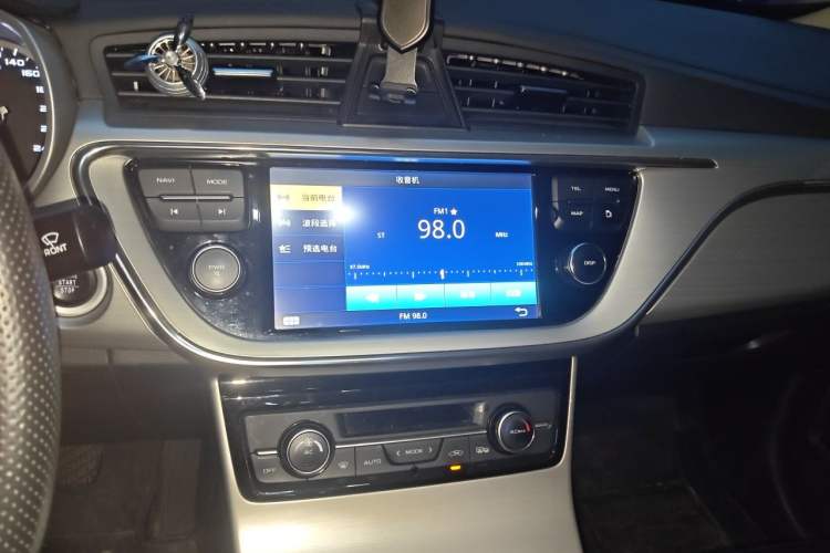 Used Geely Auto Emgrand GL 2017 1.3T Manual Elite Model Audio And AC Panel