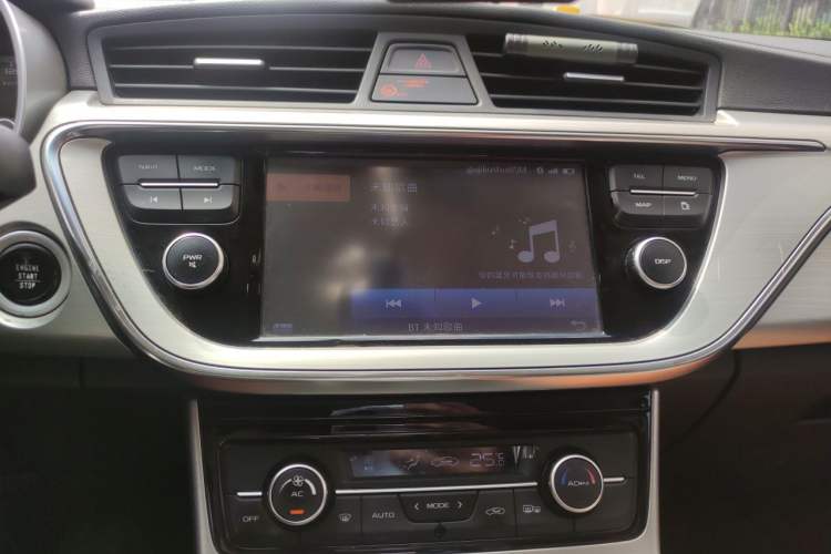 Used Geely Auto Emgrand GL 2017 1.8L Manual Elite Model Audio And AC Panel