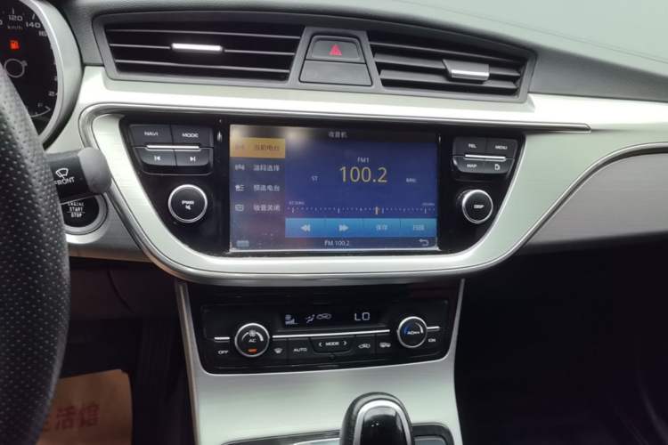Used Geely Auto Emgrand GL 2017 1.8L DCT Elite Model Audio And AC Panel