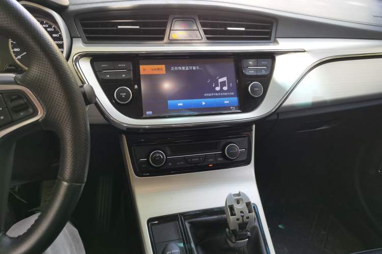 Used Geely Auto Emgrand GL 2017 1.3T Manual Elite Model Audio And AC Panel