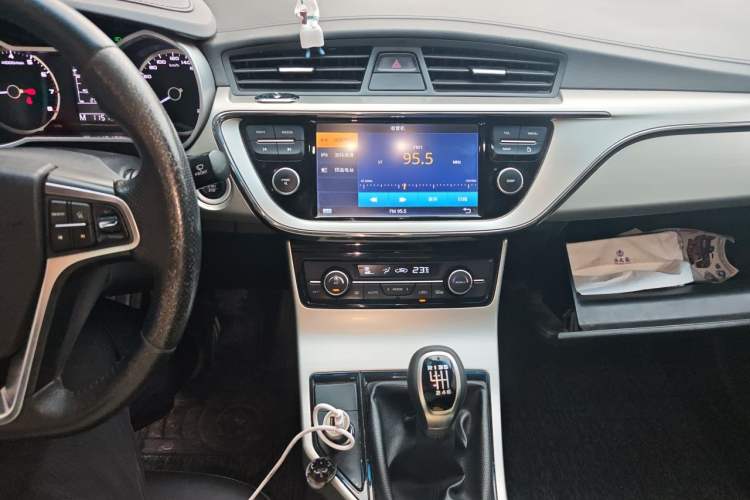 Used Geely Auto Emgrand GL 2017 1.8L Manual Elite Model Audio And AC Panel
