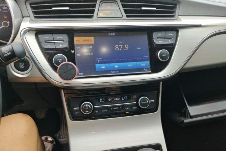 Used Geely Auto Emgrand GL 2017 1.3T Manual Elite Model Audio And AC Panel