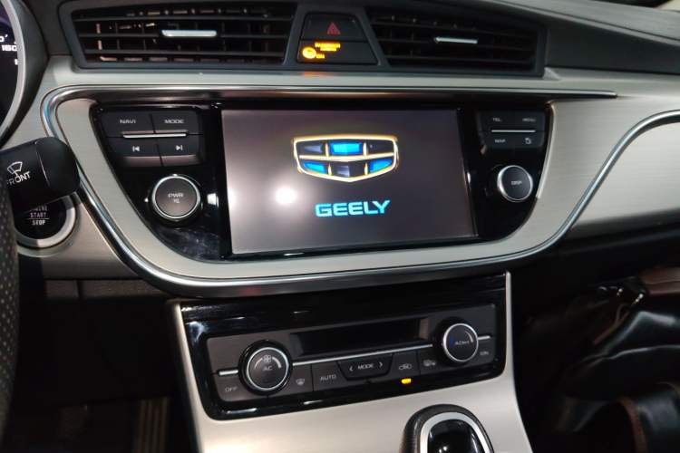 Used Geely Auto Emgrand GL 2017 1.3T DCT Elite Model Audio And AC Panel