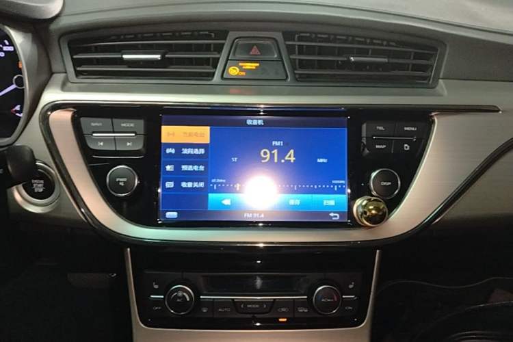 Used Geely Auto Emgrand GL 2017 1.3T DCT Luxury Model Audio And AC Panel