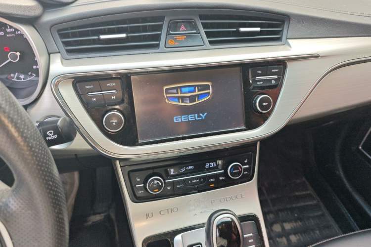 Used Geely Auto Emgrand GL 2017 1.3T DCT Luxury Model Audio And AC Panel