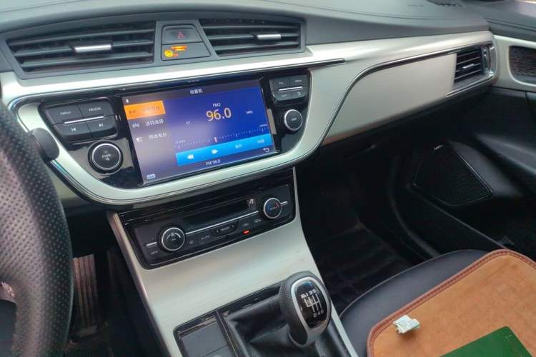 Used Geely Auto Emgrand GL 2017 1.3T Manual Elite Model Audio And AC Panel