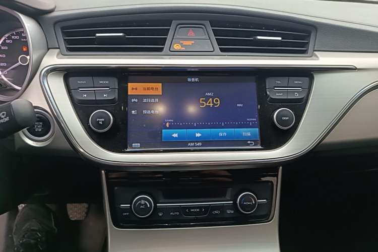Used Geely Auto Emgrand GL 2017 1.8L Manual Entry-Level Model Audio And AC Panel