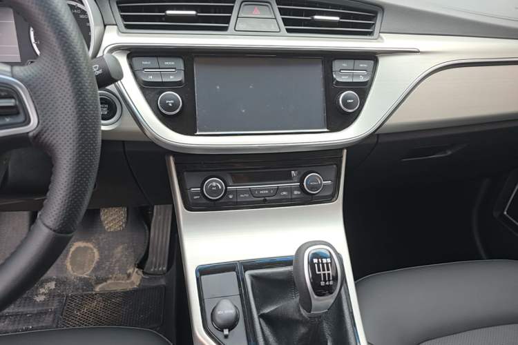 Used Geely Auto Emgrand GL 2017 1.8L Manual Elite Model Audio And AC Panel