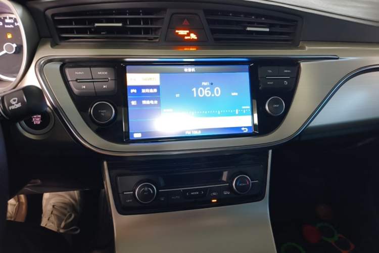 Used Geely Auto Emgrand GL 2017 1.8L Manual Elite Model Audio And AC Panel