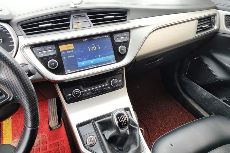 Used Geely Auto Emgrand GL 2017 1.8L Manual Elite Model Audio And AC Panel
