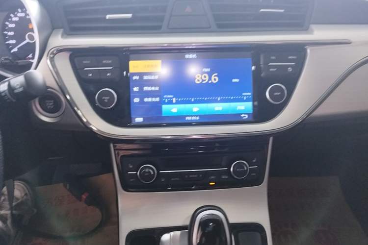 Used Geely Auto Emgrand GL 2017 1.3T DCT Luxury Model Audio And AC Panel