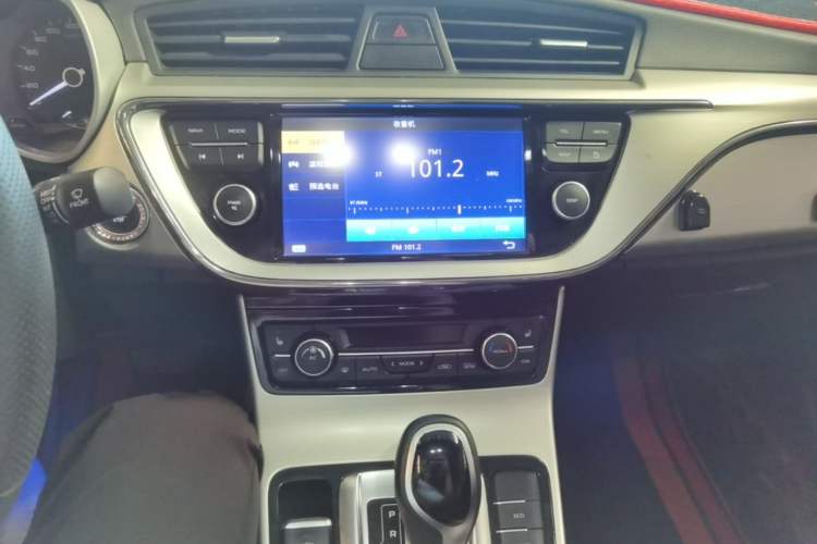 Used Geely Auto Emgrand GL 2017 1.3T DCT Luxury Model Audio And AC Panel