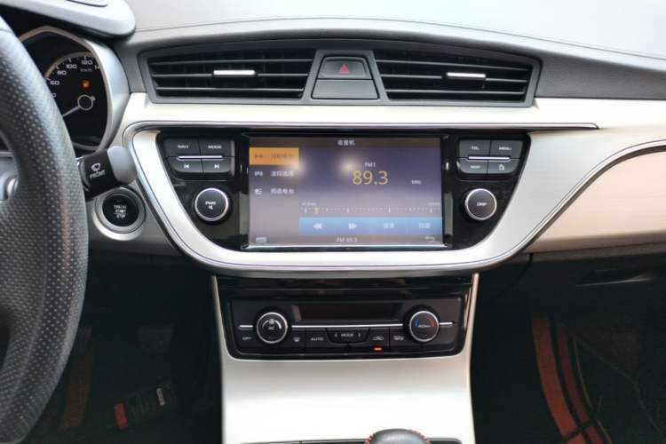 Used Geely Auto Emgrand GL 2017 1.8L Manual Elite Model Audio And AC Panel