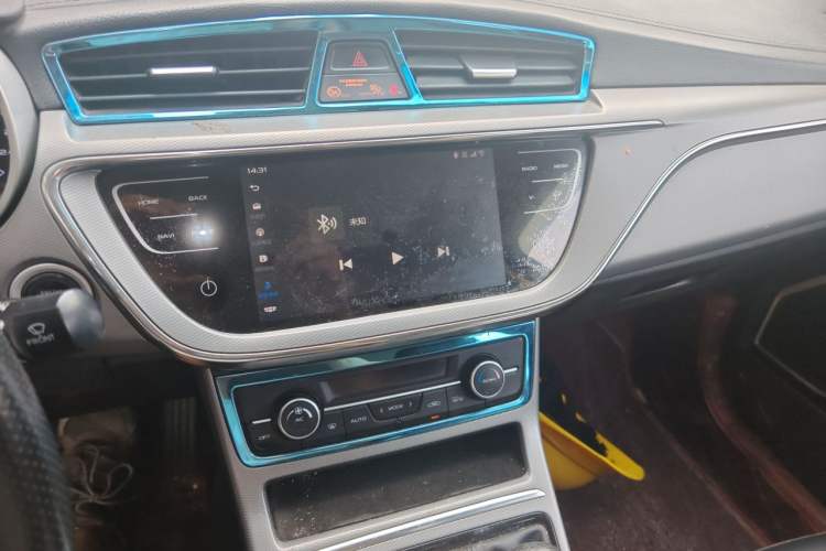 Used Geely Auto Emgrand GL 2017 1.8L Manual Elite Model Audio And AC Panel