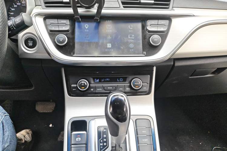 Used Geely Auto Emgrand GL 2017 1.3T DCT Elite Model Audio And AC Panel